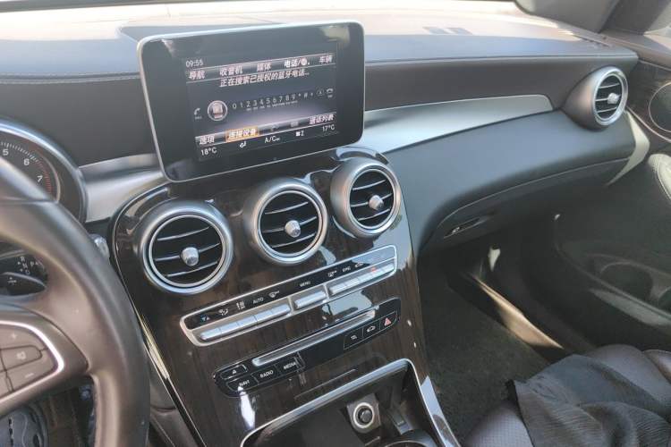 Used Mercedes-Benz GLC 2017 GLC 260 4MATIC Luxury Model Audio And AC Panel
