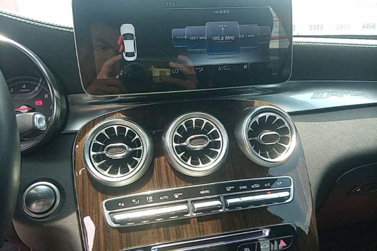 Used Mercedes-Benz GLC 2017 GLC 260 4MATIC Dynamic Edition Audio And AC Panel