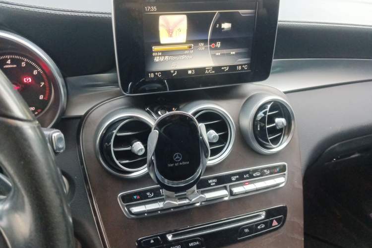 Used Mercedes-Benz GLC 2017 GLC 300 4MATIC Sport Edition Audio And AC Panel