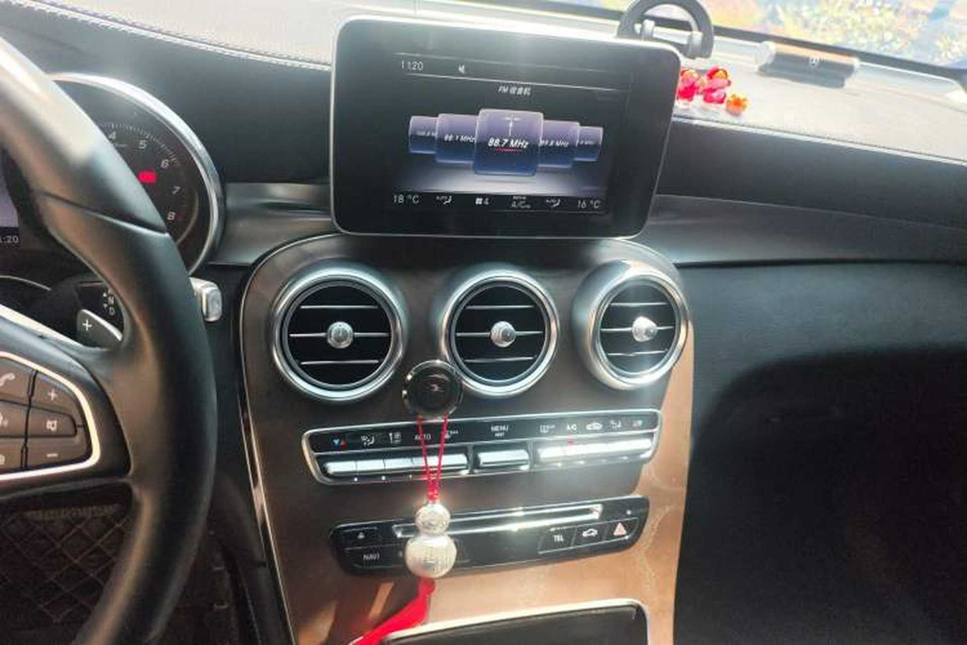 Used Mercedes-Benz GLC 2017 GLC 300 4MATIC Sport Edition Audio And AC Panel