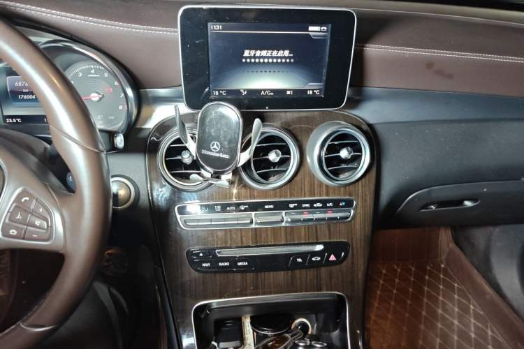 Used Mercedes-Benz GLC 2017 GLC 260 4MATIC Dynamic Edition Audio And AC Panel
