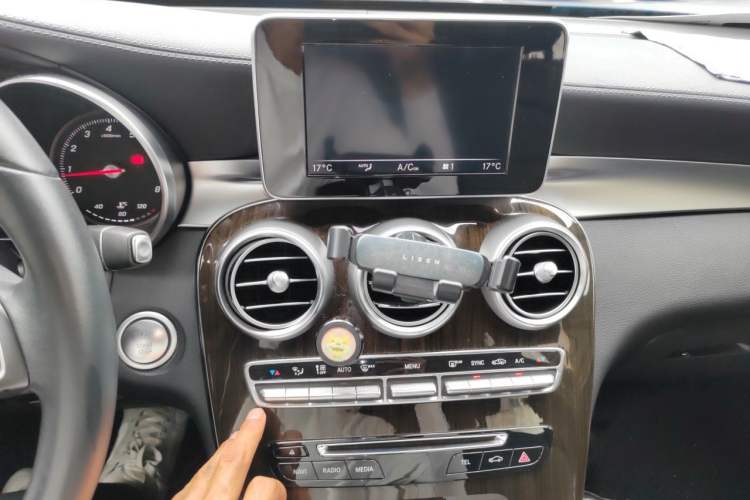 Used Mercedes-Benz GLC 2017 GLC 260 4MATIC Dynamic Edition Audio And AC Panel