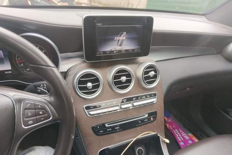 Used Mercedes-Benz GLC 2017 GLC 300 4MATIC Sport Edition Audio And AC Panel