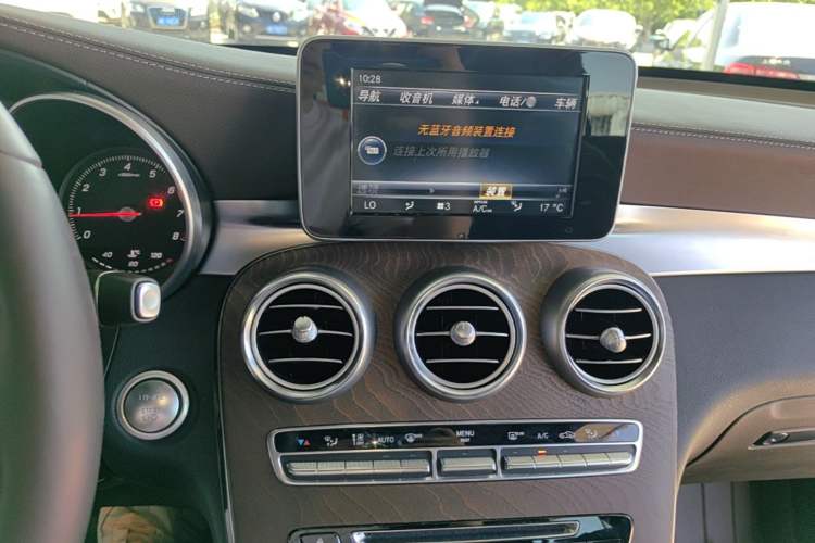 Used Mercedes-Benz GLC 2017 GLC 300 4MATIC Sport Edition Audio And AC Panel