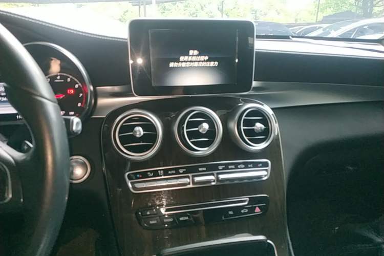 Used Mercedes-Benz GLC 2017 GLC 260 4MATIC Dynamic Edition Audio And AC Panel