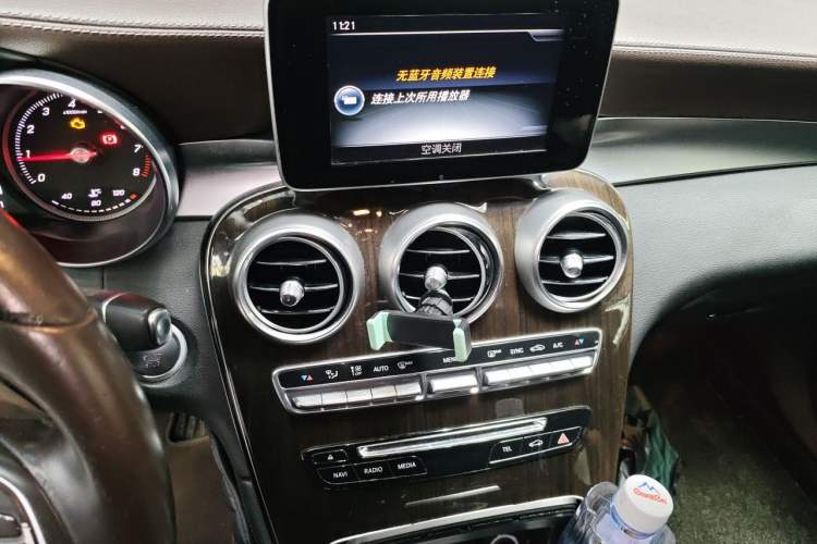 Used Mercedes-Benz GLC 2017 GLC 260 4MATIC Dynamic Edition Audio And AC Panel