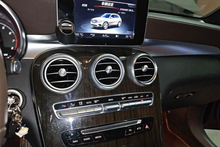 Used Mercedes-Benz GLC 2017 GLC 260 4MATIC Luxury Model Audio And AC Panel