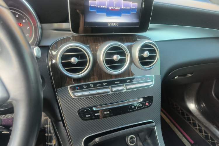 Used Mercedes-Benz GLC 2017 GLC 260 4MATIC Dynamic Edition Audio And AC Panel