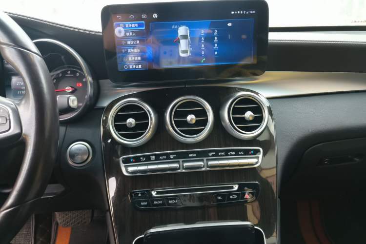 Used Mercedes-Benz GLC 2017 GLC 260 4MATIC Dynamic Edition Audio And AC Panel