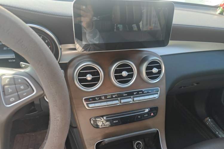 Used Mercedes-Benz GLC 2017 GLC 260 4MATIC Luxury Model Audio And AC Panel