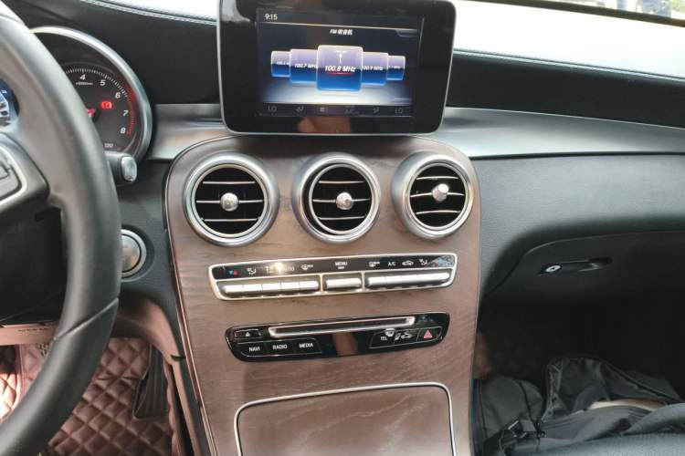 Used Mercedes-Benz GLC 2017 GLC 300 4MATIC Sport Edition Audio And AC Panel