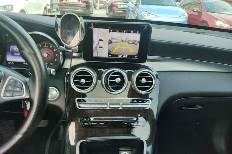 Used Mercedes-Benz GLC 2017 GLC 260 4MATIC Dynamic Edition Audio And AC Panel