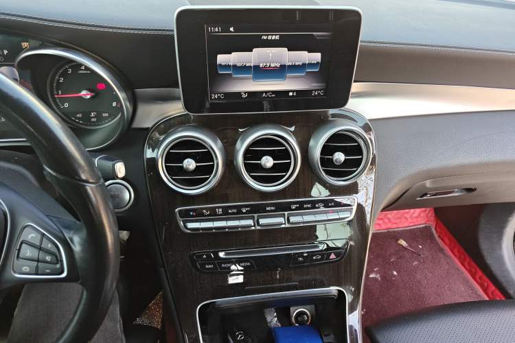 Used Mercedes-Benz GLC 2017 GLC 260 4MATIC Dynamic Edition Audio And AC Panel