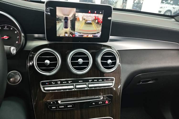 Used Mercedes-Benz GLC 2017 GLC 260 4MATIC Luxury Model Audio And AC Panel