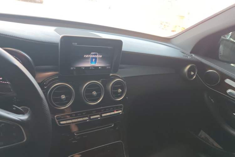 Used Mercedes-Benz GLC 2017 GLC 260 4MATIC Dynamic Edition Audio And AC Panel