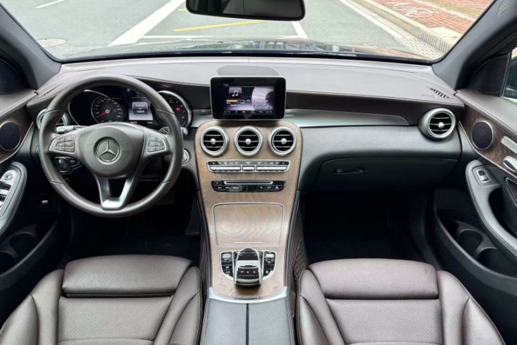 Used Mercedes-Benz GLC 2017 GLC 300 4MATIC Sport Edition Audio And AC Panel