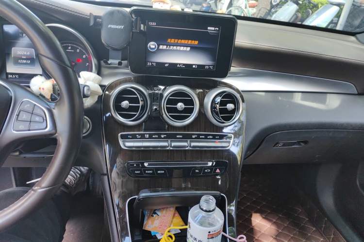 Used Mercedes-Benz GLC 2017 GLC 260 4MATIC Dynamic Edition Audio And AC Panel