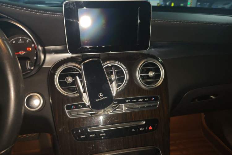 Used Mercedes-Benz GLC 2017 GLC 260 4MATIC Dynamic Edition Audio And AC Panel
