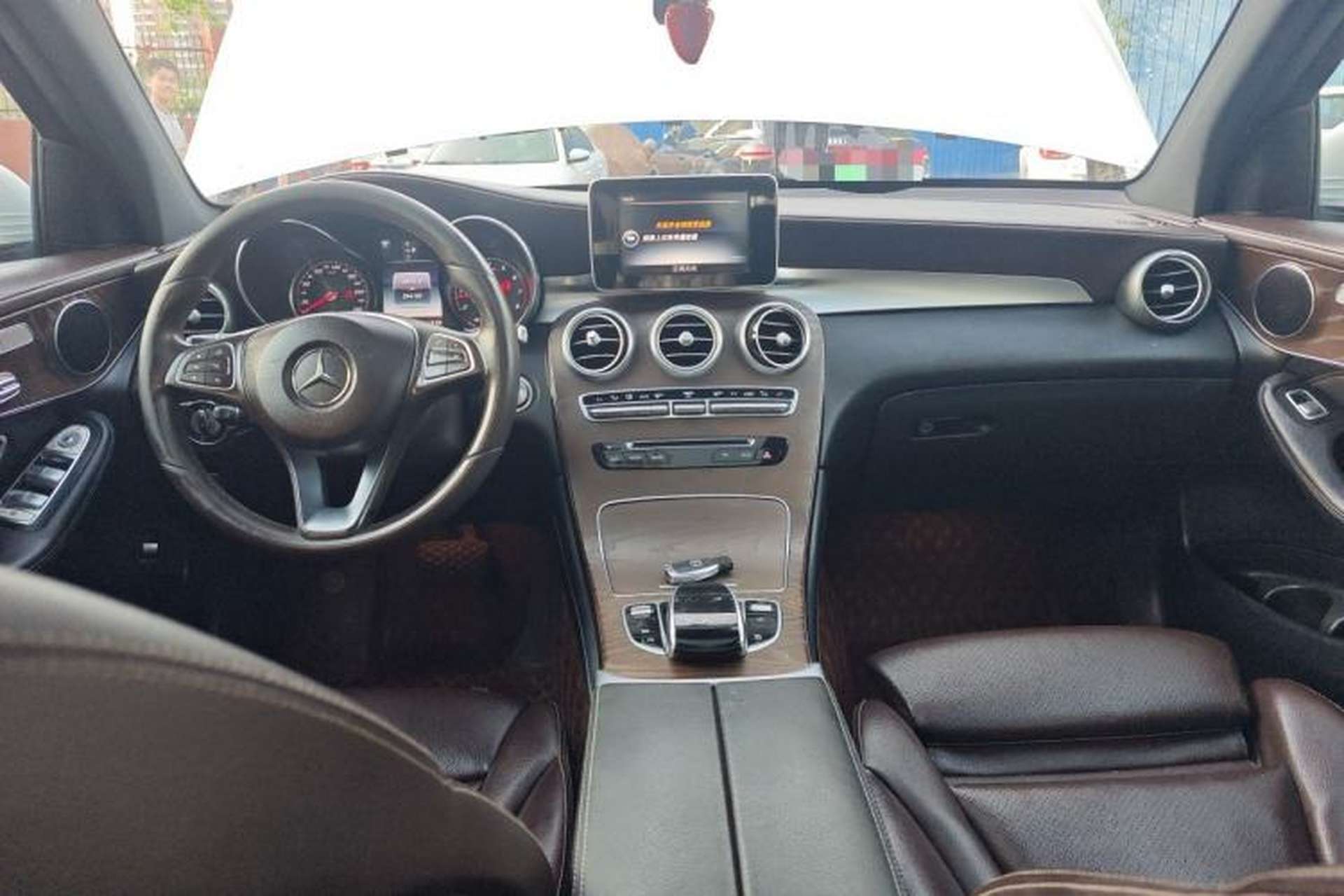 Used Mercedes-Benz GLC 2017 GLC 300 4MATIC Sport Edition Center Console