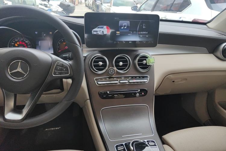 Used Mercedes-Benz GLC 2017 GLC 300 4MATIC Sport Edition Center Console