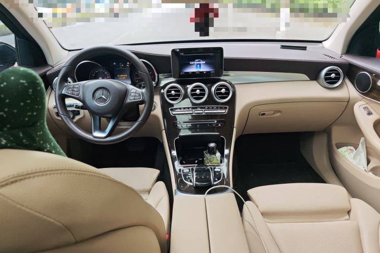 Used Mercedes-Benz GLC 2017 GLC 260 4MATIC Luxury Model Center Console