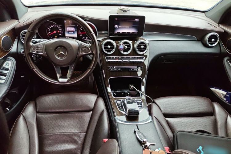 Used Mercedes-Benz GLC 2017 GLC 260 4MATIC Dynamic Edition Center Console