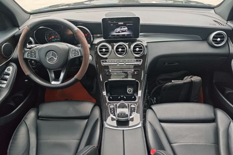 Used Mercedes-Benz GLC 2017 GLC 260 4MATIC Dynamic Edition Center Console