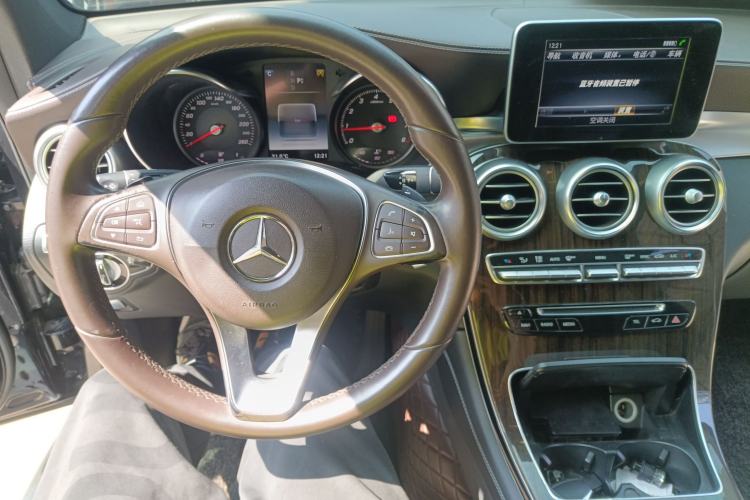 Used Mercedes-Benz GLC 2017 GLC 260 4MATIC Luxury Model Center Console