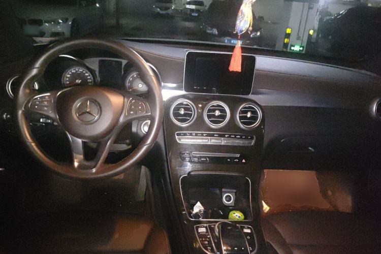 Used Mercedes-Benz GLC 2017 GLC 260 4MATIC Luxury Model Center Console