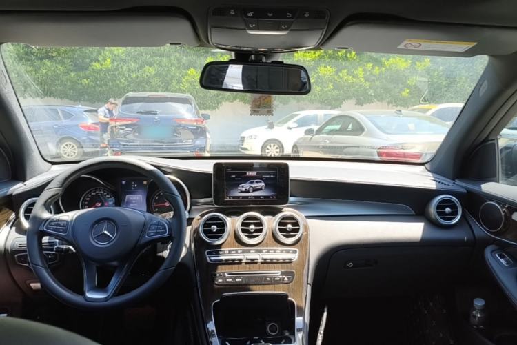 Used Mercedes-Benz GLC 2017 GLC 260 4MATIC Dynamic Edition Center Console