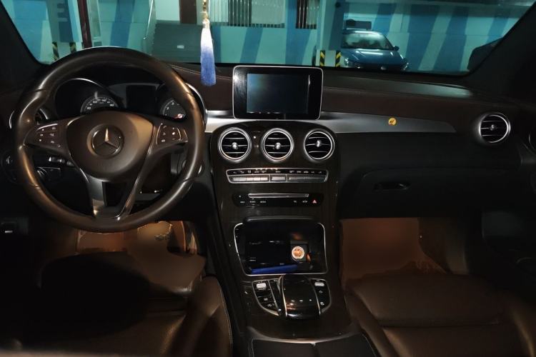 Used Mercedes-Benz GLC 2017 GLC 260 4MATIC Luxury Model Center Console