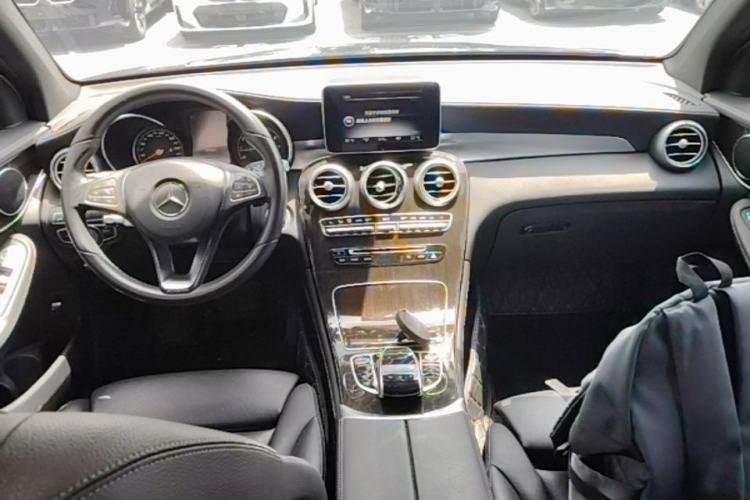 Used Mercedes-Benz GLC 2017 GLC 260 4MATIC Luxury Model Center Console