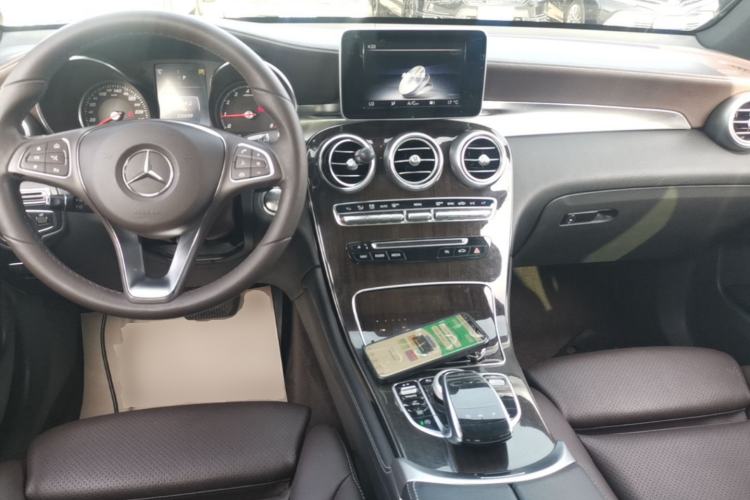 Used Mercedes-Benz GLC 2017 GLC 260 4MATIC Dynamic Edition Center Console