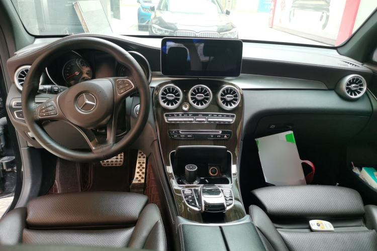 Used Mercedes-Benz GLC 2017 GLC 260 4MATIC Dynamic Edition Center Console