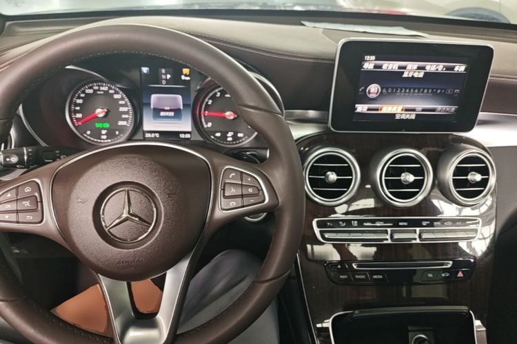 Used Mercedes-Benz GLC 2017 GLC 260 4MATIC Luxury Model Center Console