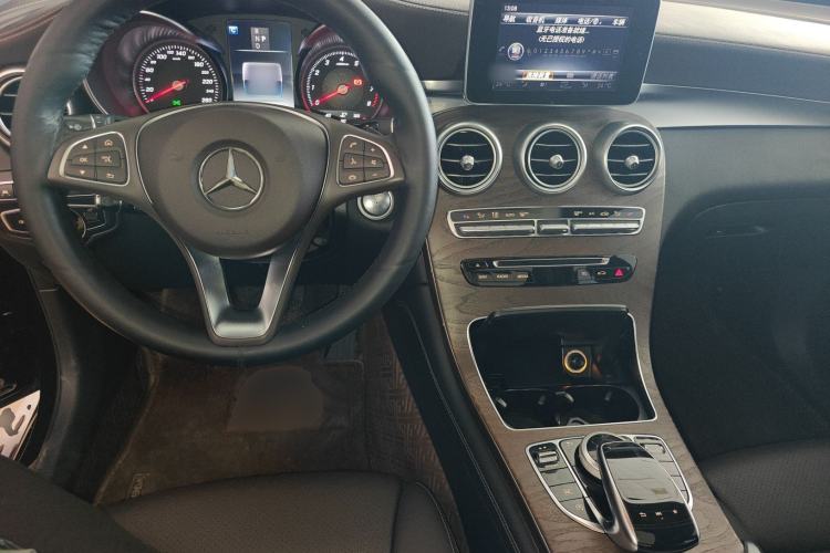 Used Mercedes-Benz GLC 2017 GLC 300 4MATIC Sport Edition Center Console