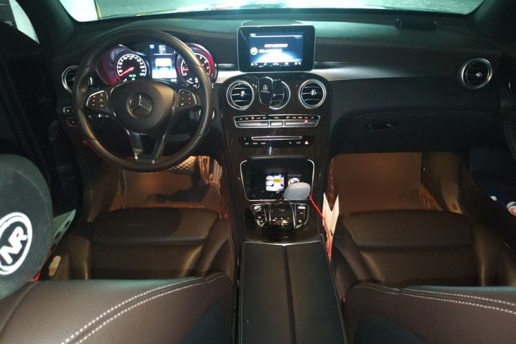 Used Mercedes-Benz GLC 2017 GLC 260 4MATIC Luxury Model Center Console