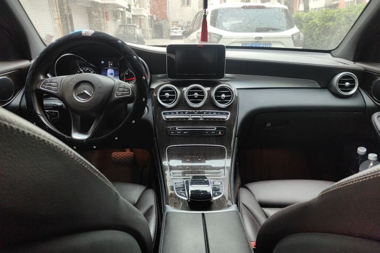 Used Mercedes-Benz GLC 2017 GLC 260 4MATIC Luxury Model Center Console