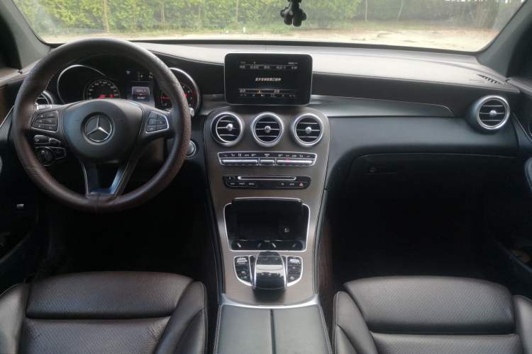 Used Mercedes-Benz GLC 2017 GLC 300 4MATIC Sport Edition Center Console