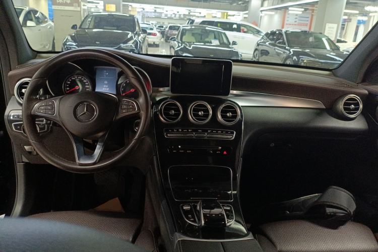 Used Mercedes-Benz GLC 2017 GLC 260 4MATIC Luxury Model Center Console