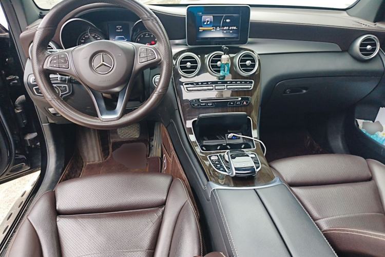 Used Mercedes-Benz GLC 2017 GLC 260 4MATIC Dynamic Edition Center Console
