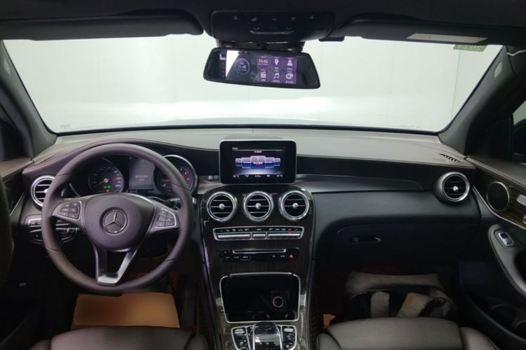 Used Mercedes-Benz GLC 2017 GLC 260 4MATIC Luxury Model Center Console