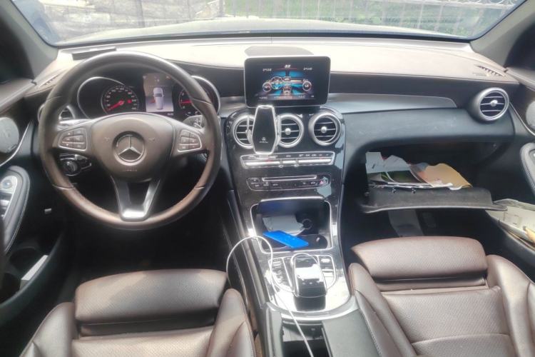 Used Mercedes-Benz GLC 2017 GLC 260 4MATIC Dynamic Edition Center Console
