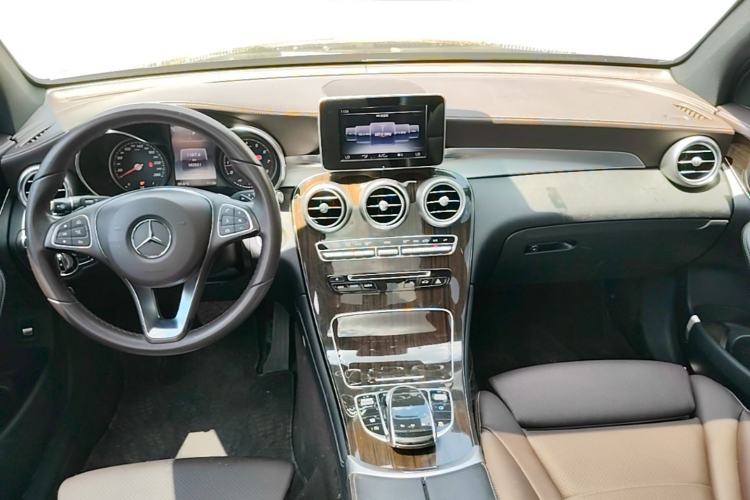 Used Mercedes-Benz GLC 2017 GLC 260 4MATIC Luxury Model Center Console