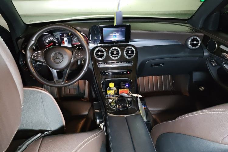 Used Mercedes-Benz GLC 2017 GLC 260 4MATIC Luxury Model Center Console