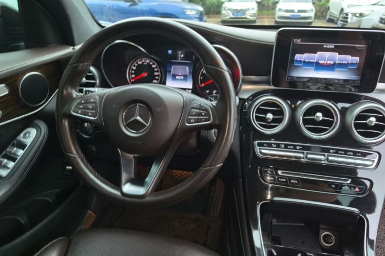 Used Mercedes-Benz GLC 2017 GLC 260 4MATIC Dynamic Edition Center Console