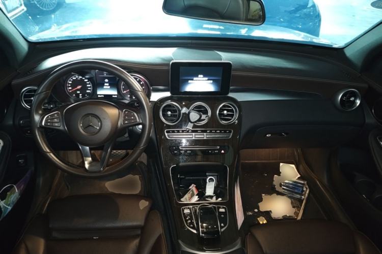 Used Mercedes-Benz GLC 2017 GLC 260 4MATIC Dynamic Edition Center Console