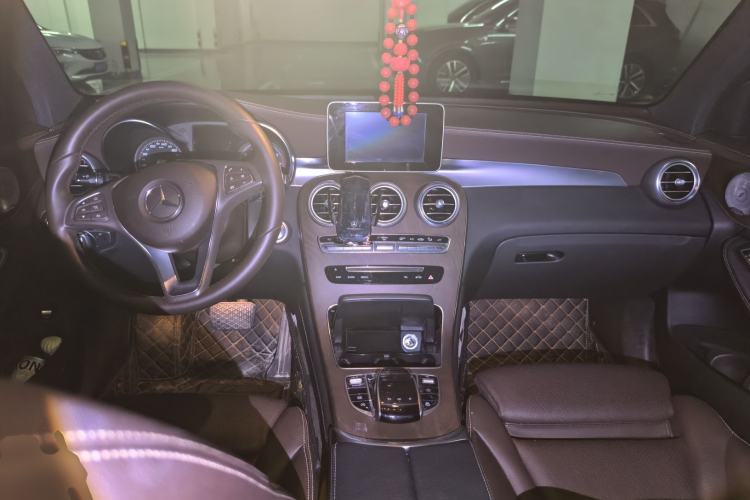 Used Mercedes-Benz GLC 2017 GLC 300 4MATIC Sport Edition Center Console