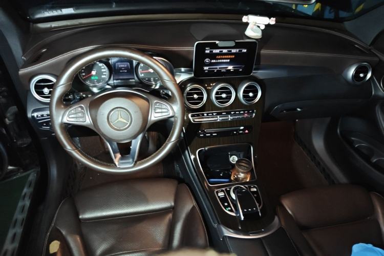 Used Mercedes-Benz GLC 2017 GLC 260 4MATIC Luxury Model Center Console