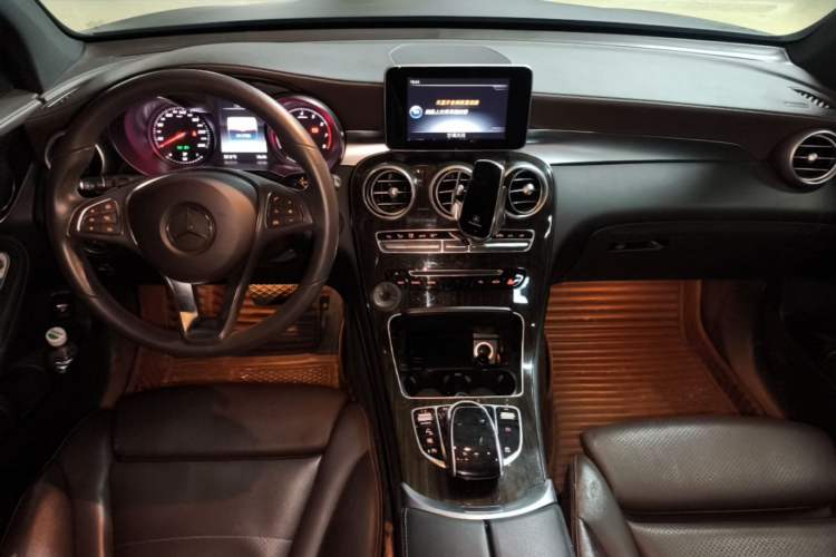 Used Mercedes-Benz GLC 2017 GLC 260 4MATIC Dynamic Edition Center Console